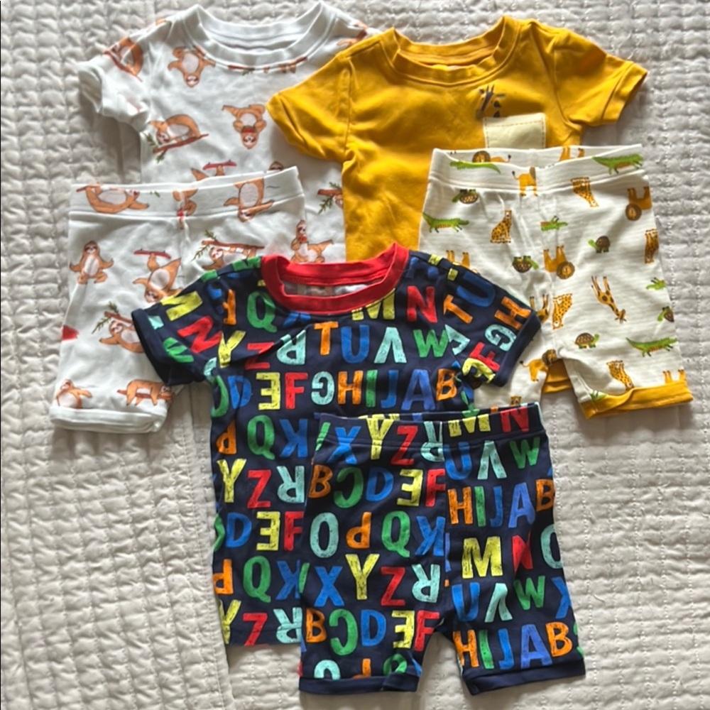 Like New Short Sleeve / Shorts Pajama Set Bundle 4T